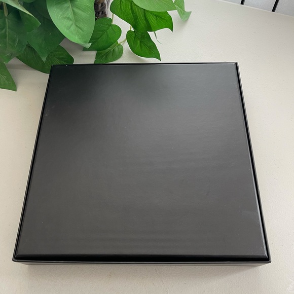 Authentic Gucci Gift Box - Picture 6 of 9